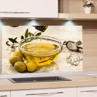 Spritzschutz aus Glas Olivenöl Knoblauchpresse Beispiel in der Küche