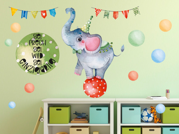 Wandtattoo Kinderzimmer, Elefant im Zirkus mit Spruch