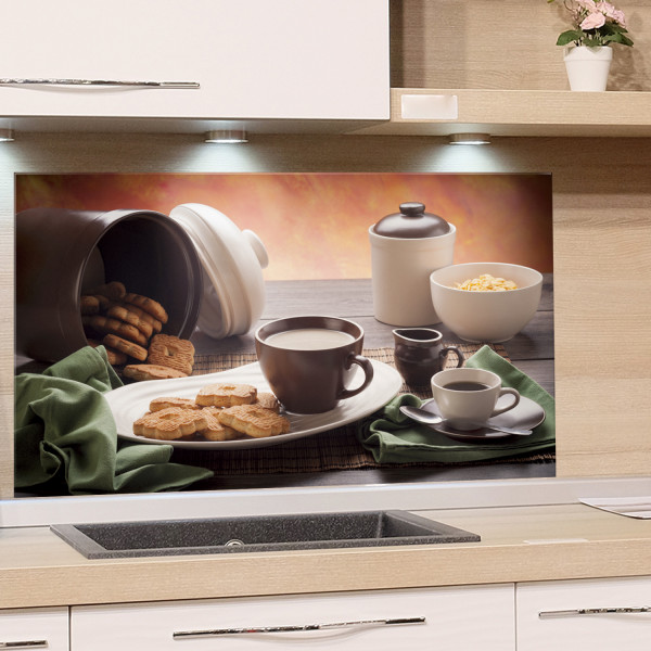 Spritzschutz aus Glas Tisch mit Tasse Kekse Dose Schale Beispiel in der Küche Spritzschutz aus Glas Tisch mit Tasse Kekse Dose Schale Beispiel in der Küche