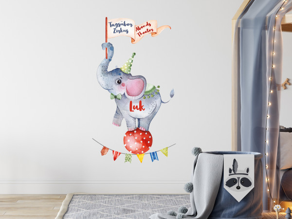 Wandtattoo personalisiert mit Namen - Elefant im Zirkus